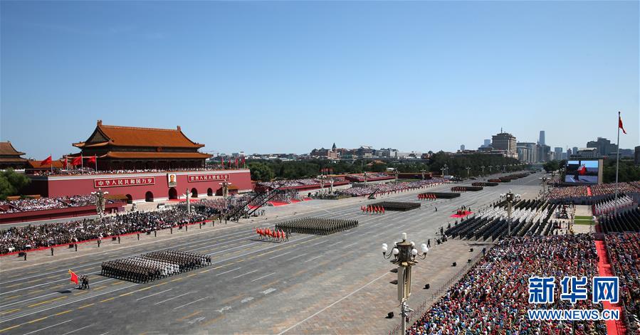 （新華全媒頭條·強(qiáng)軍思想引領(lǐng)新征程·圖文互動(dòng)）（1）那一刻，我們光榮接受檢閱