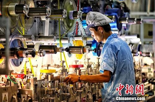 圖為江蘇鹽城一家企業(yè)內(nèi)的生產(chǎn)景象。<a target='_blank' ><p  align=