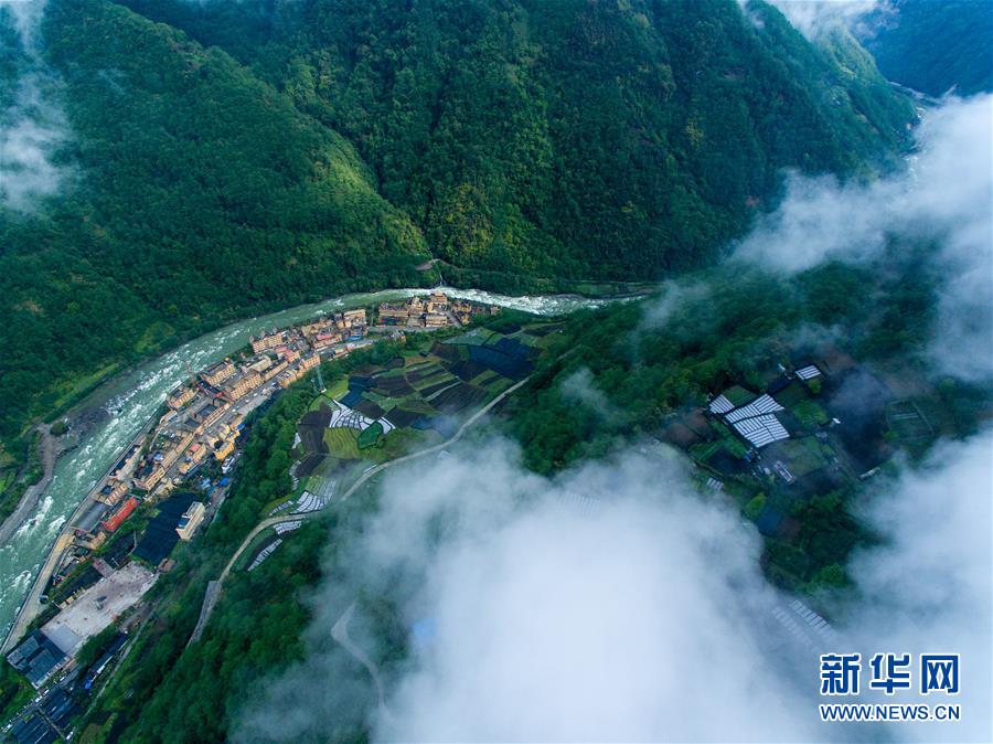 （壯麗70年·奮斗新時代·圖文互動）（1）獨龍江畔，這個民族“一躍千年”