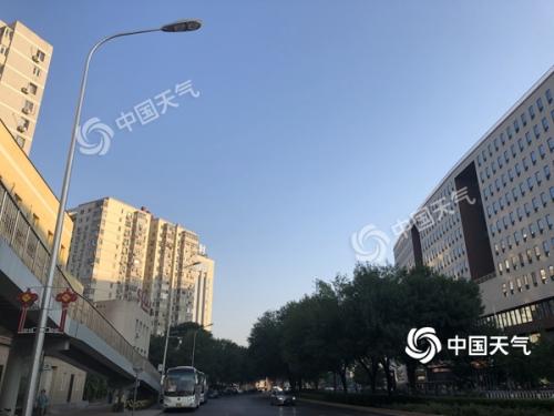 今晨北京天氣晴朗，陽光明媚。（圖/王曉）