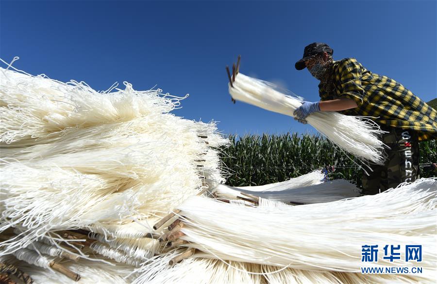 (壯麗70年·奮斗新時(shí)代——記者再走長(zhǎng)征路·圖文互動(dòng))(1)一根粉條里的初心