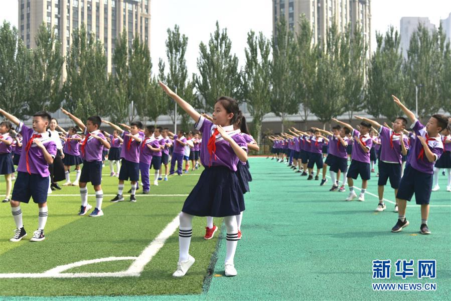 （體育·圖文互動(dòng)）（1）（在習(xí)近平新時(shí)代中國(guó)特色社會(huì)主義思想指引下——新時(shí)代新作為新篇章·總書(shū)記關(guān)心的百姓身邊事）奔跑吧，少年！——體育讓孩子們插上強(qiáng)壯的翅膀（配本社同題文字稿）