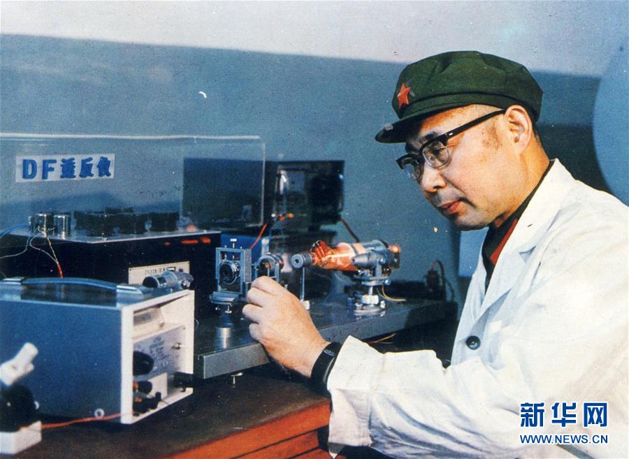 （愛(ài)國(guó)情 奮斗者·圖文互動(dòng)）（2）永不停轉(zhuǎn)的“陀螺”——追記中國(guó)工程院院士、國(guó)防科技大學(xué)教授高伯龍