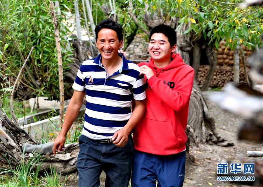 （在習(xí)近平新時(shí)代中國特色社會(huì)主義思想指引下&mdash;&mdash;新時(shí)代新作為新篇章&middot;總書記關(guān)心的百姓身邊事&middot;圖文互動(dòng))（3）&ldquo;我走進(jìn)大山，是為了讓你走出大山&rdquo;&mdash;&mdash;大學(xué)生支教故事