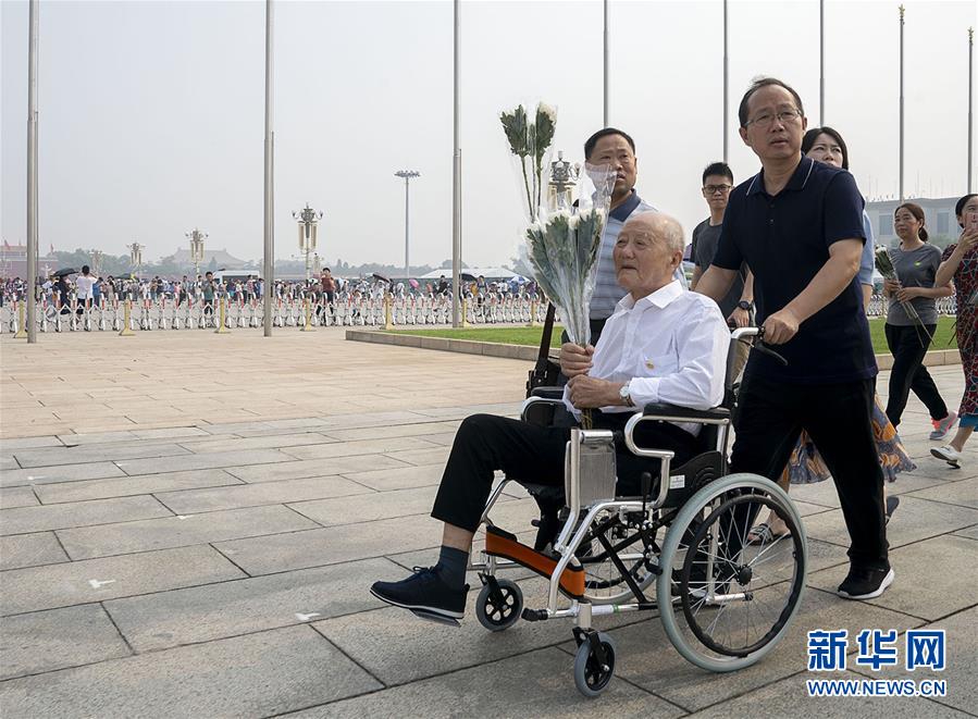 （壯麗70年·奮斗新時(shí)代——共和國(guó)榮光）（2）張富清：緊跟黨走，做黨的好戰(zhàn)士