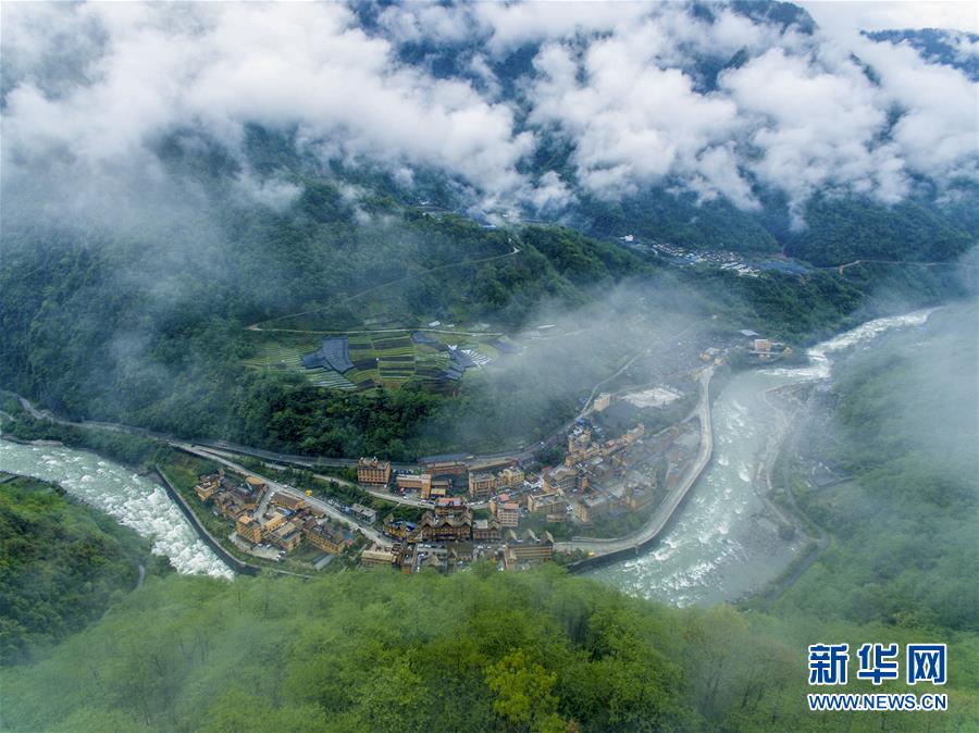 （新華全媒頭條·圖文互動）（10）讓各民族手足相親守望相助——以習(xí)近平同志為核心的黨中央關(guān)心少數(shù)民族和民族工作紀(jì)實