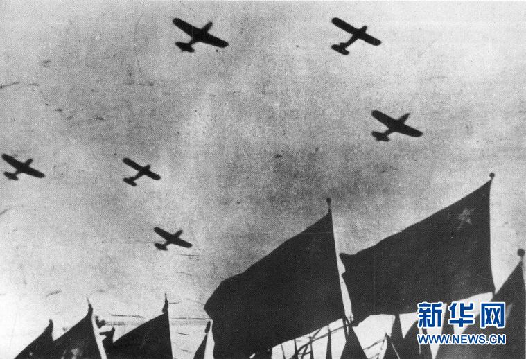 （新華全媒頭條·人民空軍70年·圖文互動）（1）陽光照耀奮飛的航程——黨中央、中央軍委和習(xí)主席關(guān)心人民空軍建設(shè)發(fā)展紀實