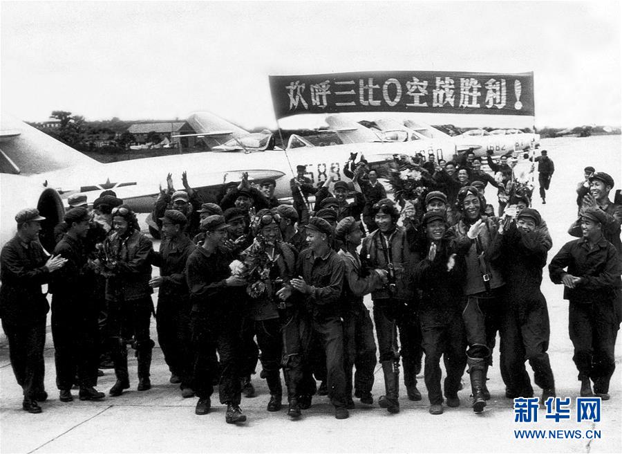 （新華全媒頭條·人民空軍70年·圖文互動）（4）陽光照耀奮飛的航程——黨中央、中央軍委和習(xí)主席關(guān)心人民空軍建設(shè)發(fā)展紀實