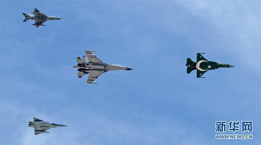 （新華全媒頭條·人民空軍70年·圖文互動）（8）陽光照耀奮飛的航程——黨中央、中央軍委和習(xí)主席關(guān)心人民空軍建設(shè)發(fā)展紀實
