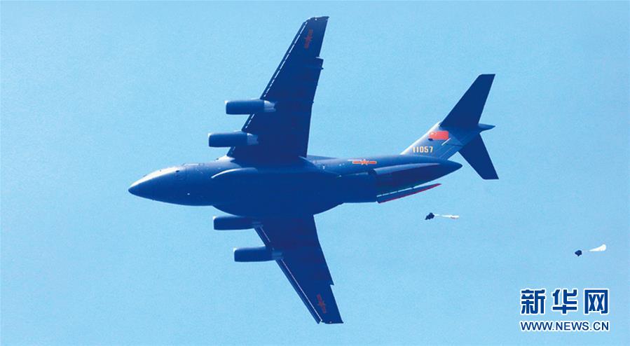 （新華全媒頭條·人民空軍70年·圖文互動）（10）陽光照耀奮飛的航程——黨中央、中央軍委和習(xí)主席關(guān)心人民空軍建設(shè)發(fā)展紀實