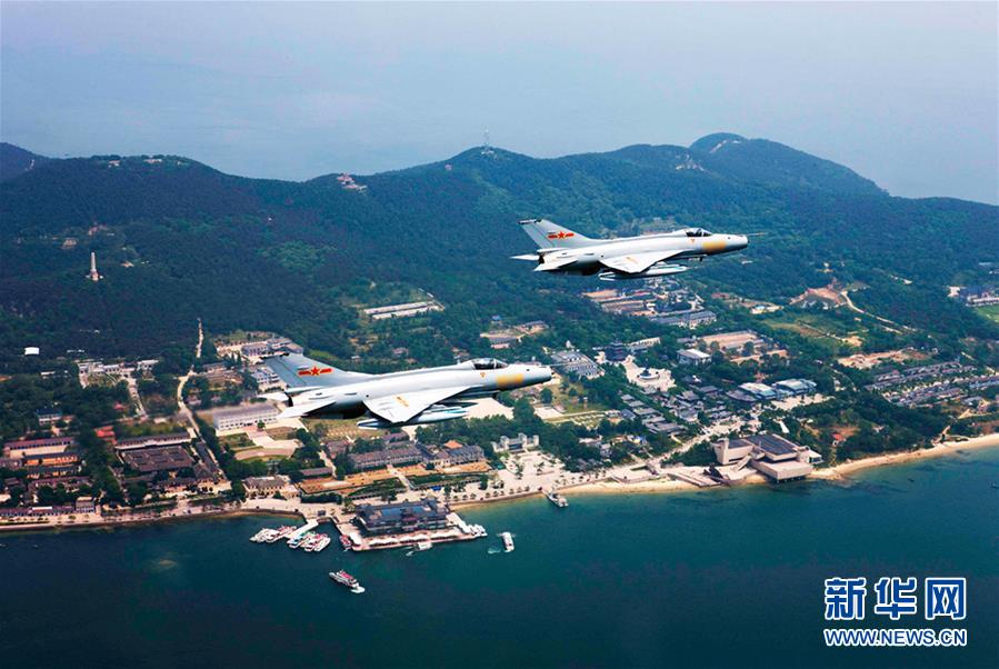 （新華全媒頭條·人民空軍70年·圖文互動）（11）陽光照耀奮飛的航程——黨中央、中央軍委和習(xí)主席關(guān)心人民空軍建設(shè)發(fā)展紀實