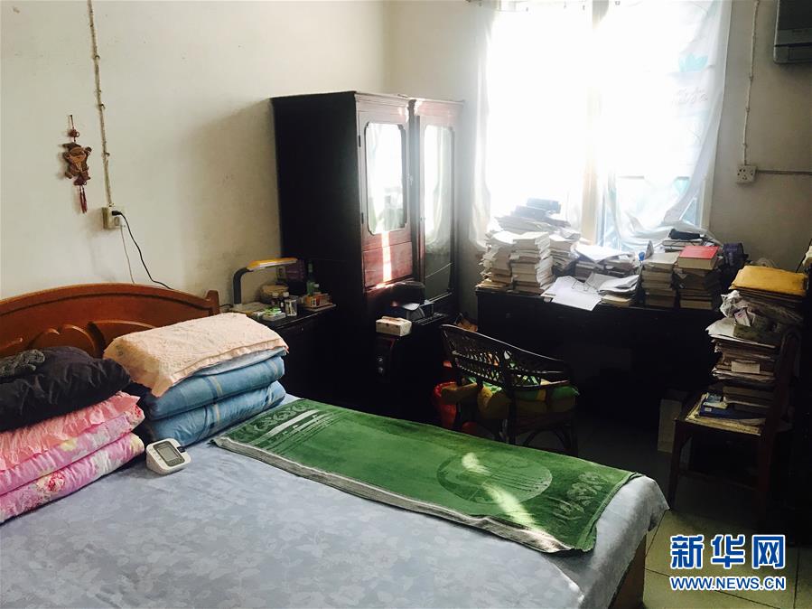 （新華全媒頭條·圖文互動(dòng)）（11）滄海橫流 信仰彌堅(jiān)——記共產(chǎn)黨員、湘潭大學(xué)九旬教授滄南