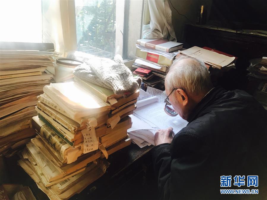 （新華全媒頭條·圖文互動(dòng)）（10）滄海橫流 信仰彌堅(jiān)——記共產(chǎn)黨員、湘潭大學(xué)九旬教授滄南