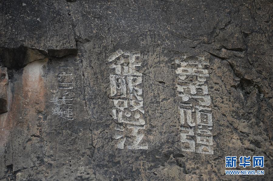 （新華全媒頭條·圖文互動）（7）格?；ㄩ_滿天路——寫在川藏公路通車65周年之際
