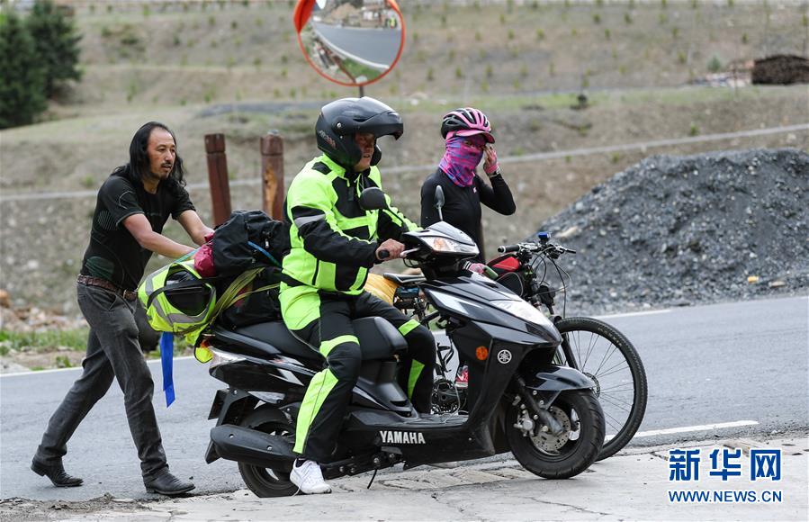 （新華全媒頭條·圖文互動）（10）格?；ㄩ_滿天路——寫在川藏公路通車65周年之際