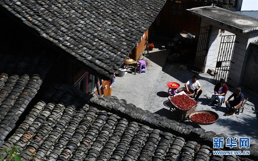 （新華全媒頭條·圖文互動(dòng)）（3）干部去哪兒了？——貴州干部大規(guī)模下沉脫貧攻堅(jiān)一線紀(jì)實(shí)