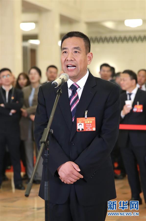 （兩會(huì)·面對(duì)面）（4）全國人大代表接受采訪