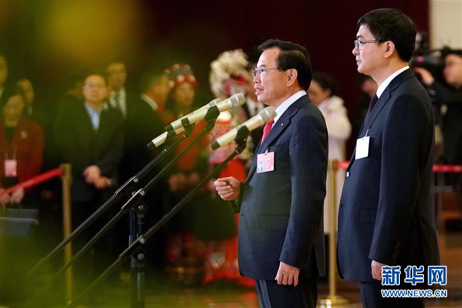 （兩會(huì)·面對(duì)面）（14）全國人大代表接受采訪