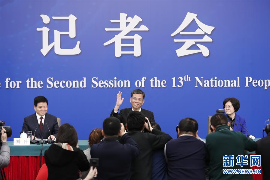 （兩會(huì)·XHDW）（2）財(cái)政部部長(zhǎng)劉昆等就“財(cái)稅改革和財(cái)政工作”答記者問