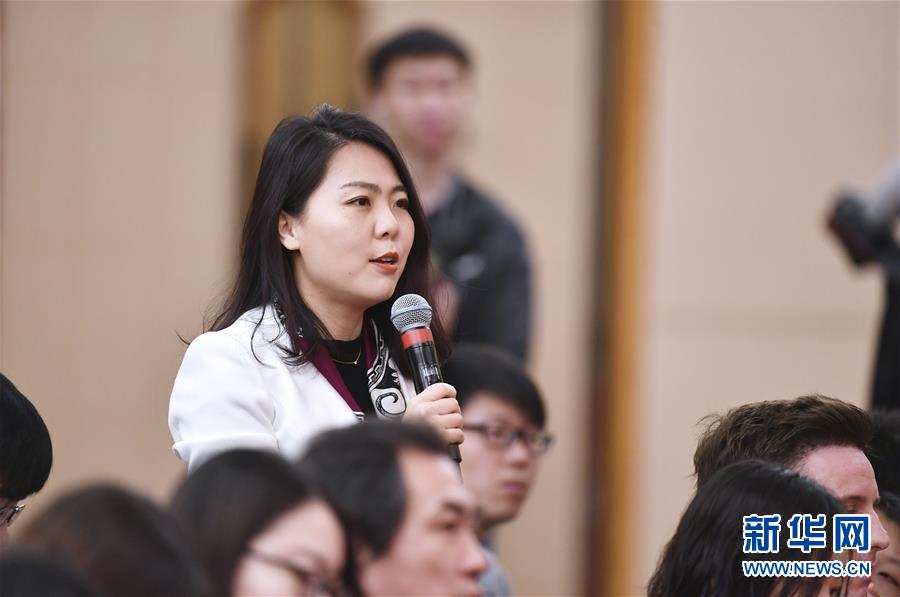 (兩會(huì))(2)國(guó)務(wù)院扶貧辦主任劉永富就“攻堅(jiān)克難——堅(jiān)決打贏脫貧攻堅(jiān)戰(zhàn)”答記者問(wèn)