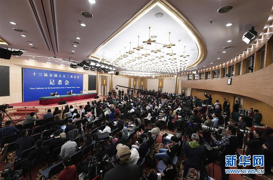 (兩會(huì))(4)國(guó)務(wù)院扶貧辦主任劉永富就“攻堅(jiān)克難——堅(jiān)決打贏脫貧攻堅(jiān)戰(zhàn)”答記者問(wèn)