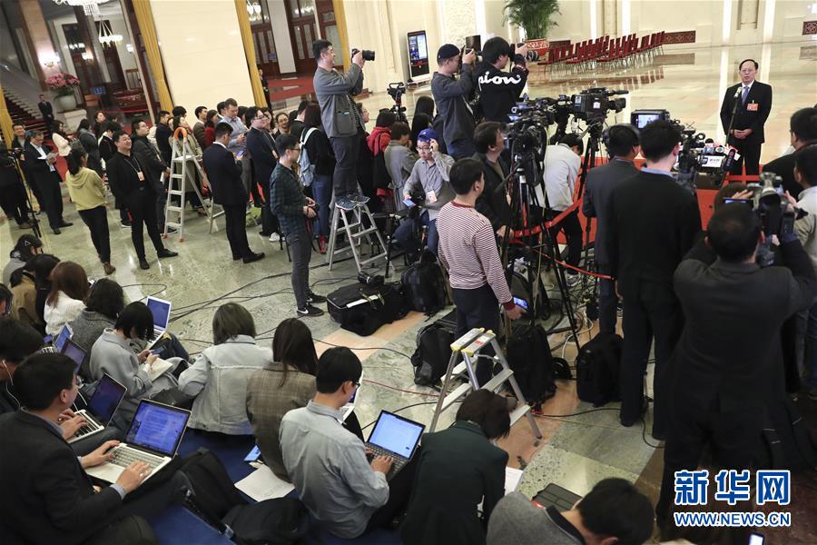 （兩會(huì)&middot;面對(duì)面）（11）采訪(fǎng)部長(zhǎng)