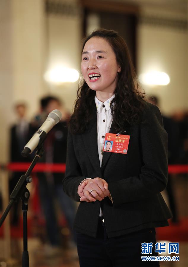 （兩會(huì)&middot;面對(duì)面）（6）全國(guó)人大代表接受采訪(fǎng)