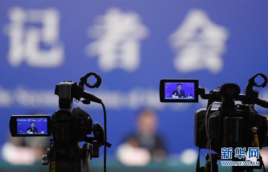（兩會(huì)·XHDW）（14）最高人民法院審判委員會(huì)副部級(jí)專(zhuān)職委員劉貴祥等就“攻堅(jiān)‘基本解決執(zhí)行難’”答記者問(wèn)