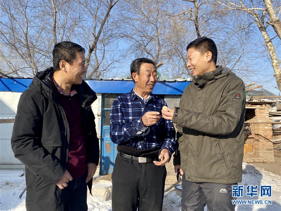 （在習(xí)近平新時(shí)代中國特色社會主義思想指引下——新時(shí)代新作為新篇章·總書記關(guān)切脫貧事·決勝貧困·圖文互動）（1）讓一方水土“富養(yǎng)”一方人——扶貧特色產(chǎn)業(yè)惠及千家萬戶