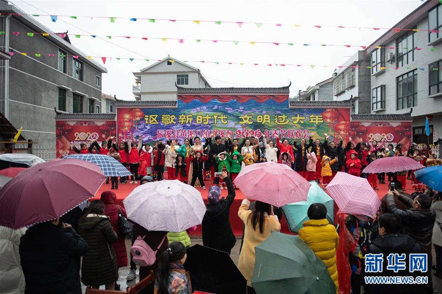 （新春走基層&middot;圖文互動(dòng)）（2）村晚&ldquo;說(shuō)唱&rdquo;唱什么？