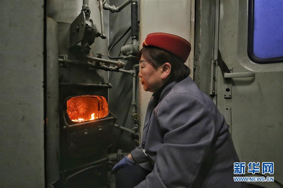 （新春走基層·圖文互動）（2）小康路上，與“小慢車”同行——長白山區(qū)綠皮火車二三事
