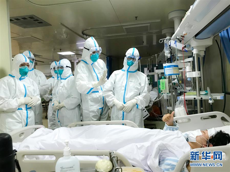 （新華全媒頭條·圖文互動）（3）新華社評論員：危難時刻，黨員干部要挺身而出——論堅決打贏疫情防控阻擊戰(zhàn)
