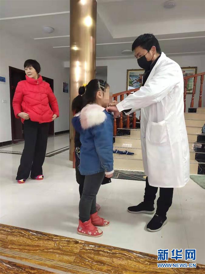 （聚焦疫情防控·圖文互動）（3）從武漢返鄉(xiāng)的一家人：“鄰里情割不斷，自行隔離是義務”