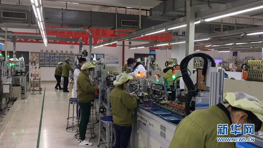 （來自經濟前沿的故事·企業(yè)復工復產·圖文互動）（3）看1500多名工人是如何復工的？——湖南郴州一家企業(yè)復工目擊記 