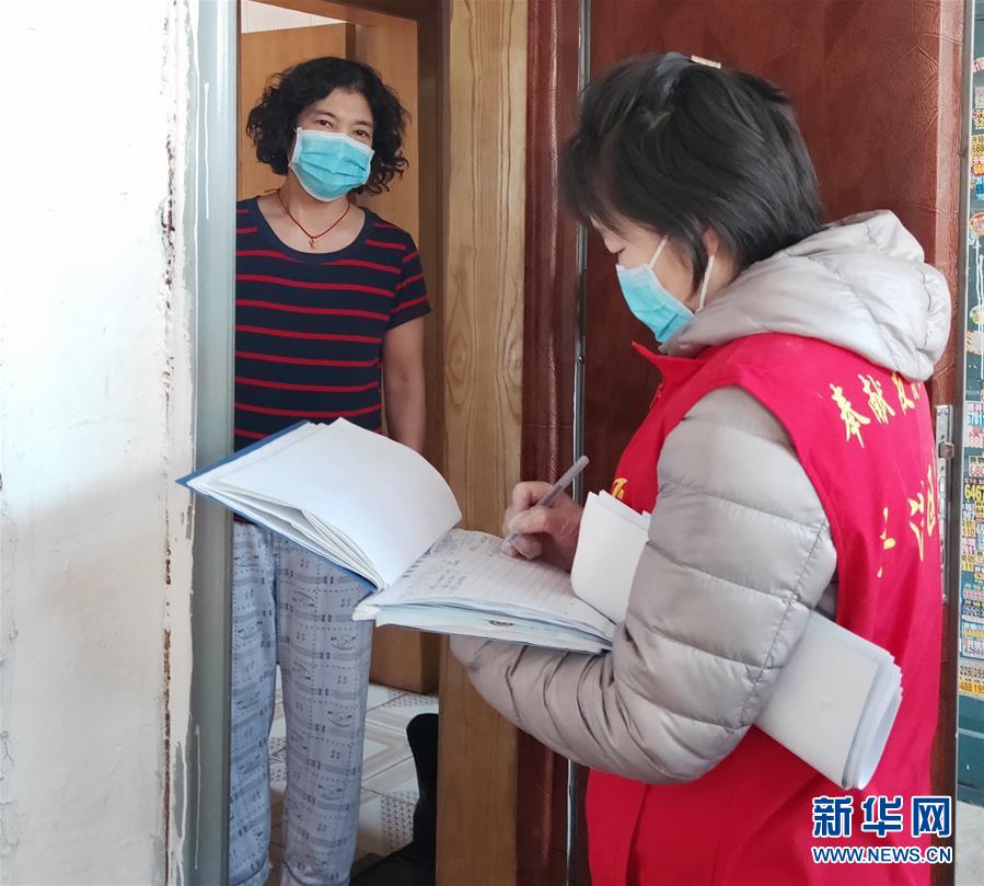 （聚焦疫情防控·圖文互動）“標(biāo)兵舉黨旗，跟我一起上”——吉林“小巷總理”戰(zhàn)“疫”記