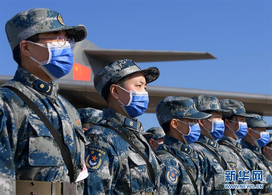 （聚焦疫情防控·圖文互動）（10）空軍第四次向武漢大規(guī)?？者\醫(yī)療隊員和物資