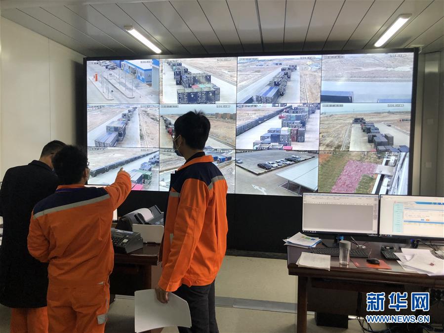 （圖文互動(dòng)）（2）抓好防疫保暢，還管司機(jī)吃飯——廣西欽州保稅港區(qū)服務(wù)企業(yè)復(fù)工見(jiàn)聞