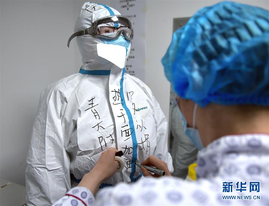 （新華全媒頭條·圖文互動）（2）“與國家同舟，與人民共濟(jì)”——新冠肺炎重癥救治同濟(jì)醫(yī)院戰(zhàn)“疫”直擊