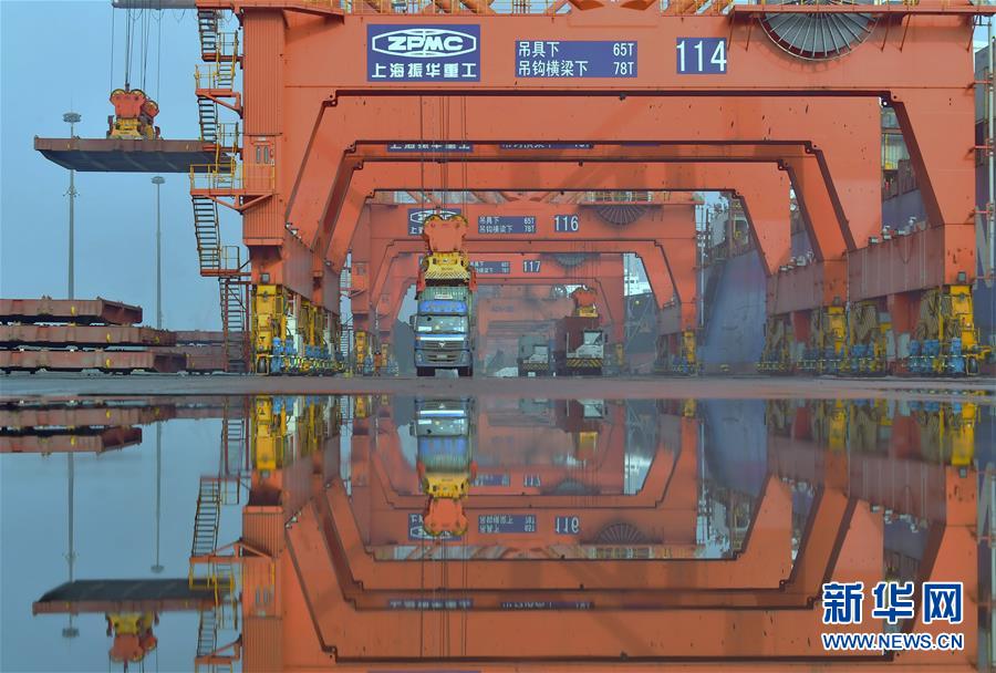 (新華全媒頭條·圖文互動)(14)磨難壓不垮 奮起正當(dāng)時——習(xí)近平總書記在統(tǒng)籌推進新冠肺炎疫情防控和經(jīng)濟社會發(fā)展工作部署會議上的重要講話振奮人心凝聚力量