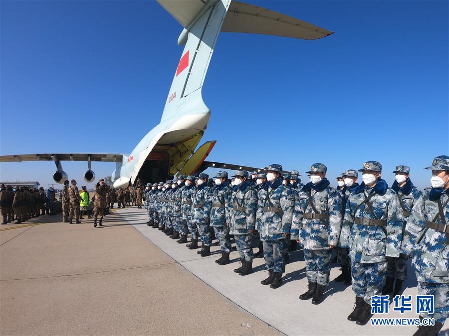 （一線抗疫群英譜·圖文互動）（3）起飛，在人民最需要的時刻——中部戰(zhàn)區(qū)空軍航空兵某團支援湖北抗“疫”空運記事