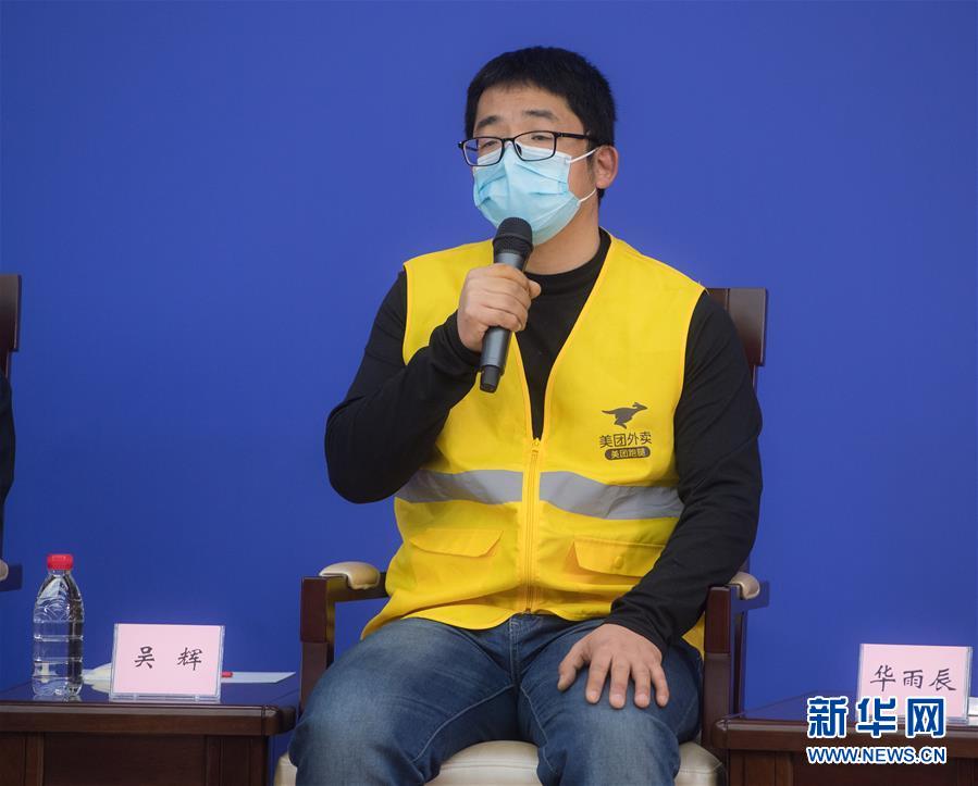 （新華全媒頭條·圖文互動）（6）守望相助，堅忍不拔——致敬武漢戰(zhàn)“疫”中千千萬萬個平凡英雄