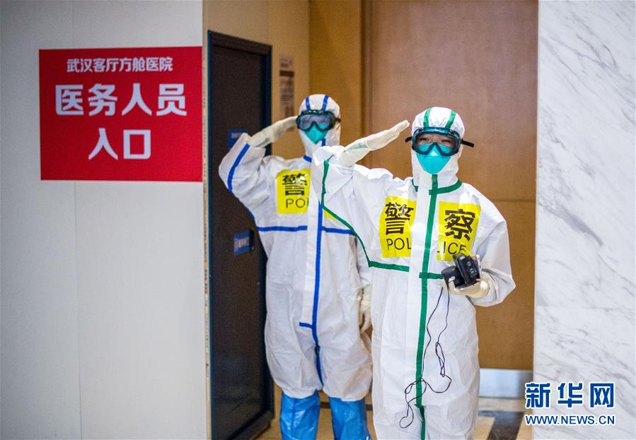 （新華全媒頭條·圖文互動）（7）守望相助，堅忍不拔——致敬武漢戰(zhàn)“疫”中千千萬萬個平凡英雄