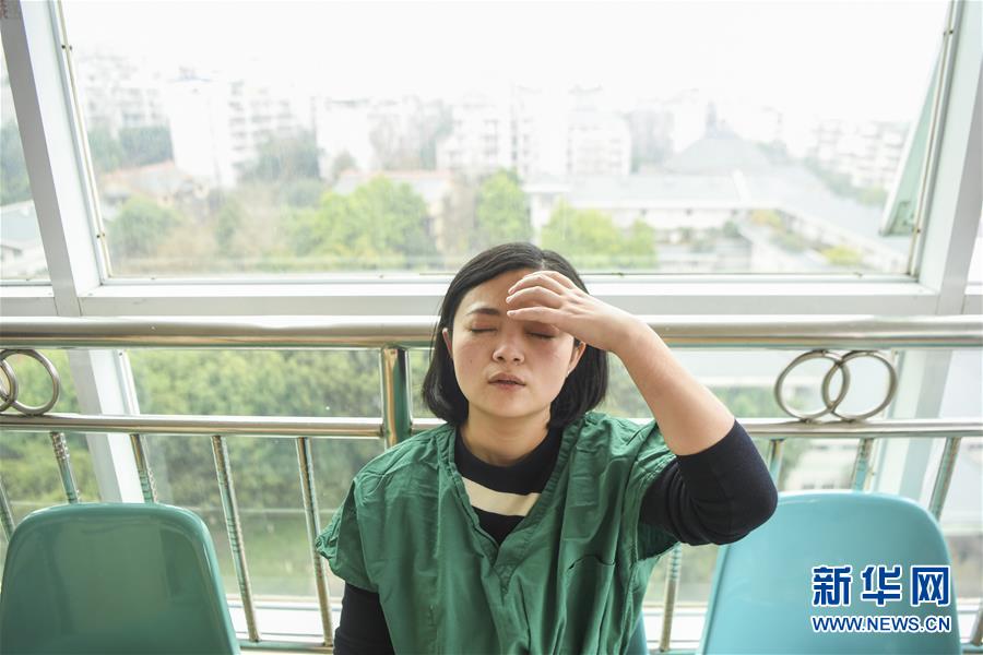（一線抗疫群英譜·圖文互動）（8）“我已躬身入局，勢要共渡難關(guān)!”——戰(zhàn)“疫”一線醫(yī)生黃霞
