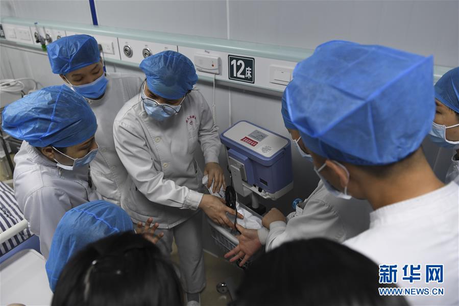 （圖文互動）（1）“你們逆行，我們護(hù)航”——廣西關(guān)愛一線醫(yī)務(wù)工作者見聞 