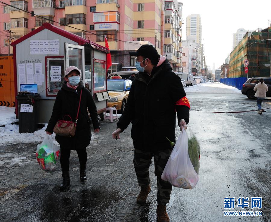 （聚焦疫情防控·圖文互動(dòng)）（1）不知你是誰(shuí)，知你為了誰(shuí)——社區(qū)戰(zhàn)“疫”志愿者群像