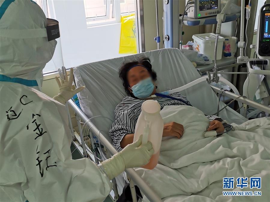 （一線抗疫群英譜·圖文互動(dòng)）（5）生命之光，溫暖“無(wú)面之交”——記抗疫一線重癥監(jiān)護(hù)室90后護(hù)士金鈺 