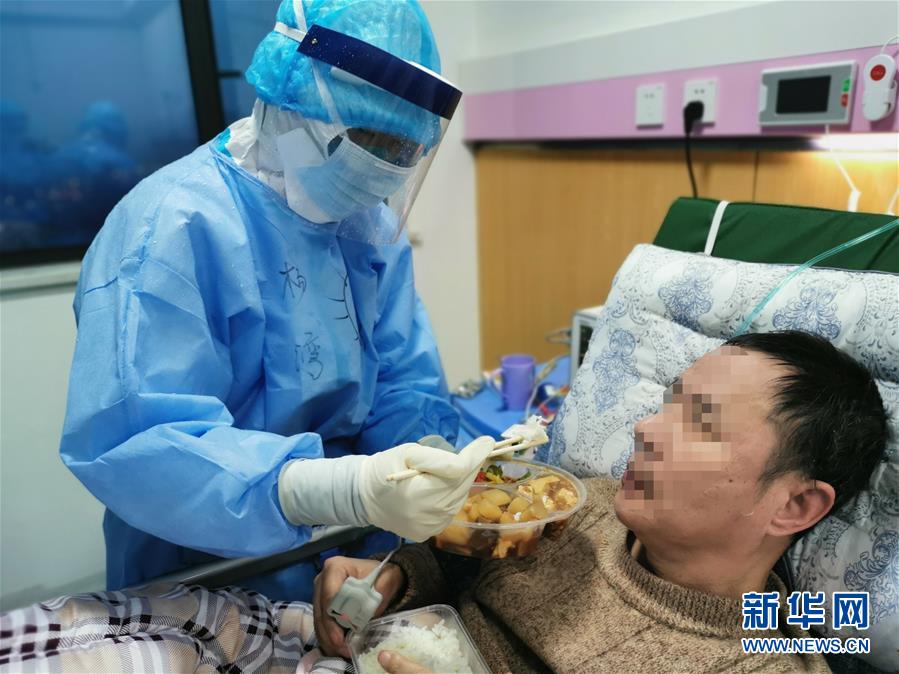 （一線抗疫群英譜·圖文互動）（3）“我們，撐得起！”——軍隊支援湖北醫(yī)療隊年輕醫(yī)務(wù)工作者的青春宣言