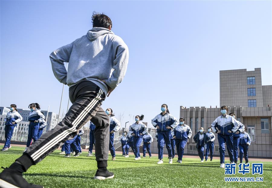 （圖文互動）（11）“早”安同學(xué)，“早”安老師！——新疆初高中畢業(yè)班復(fù)課一周回訪見聞