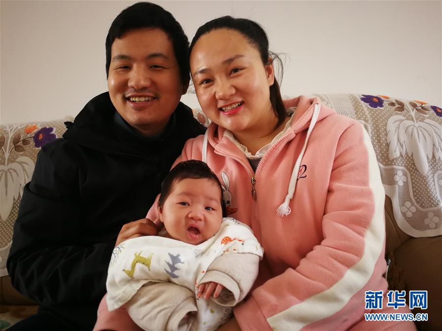 （一線抗疫群英譜·圖文互動(dòng)）（6）羅文浩：“女兒，你的名字里有溫暖，有榮光！”