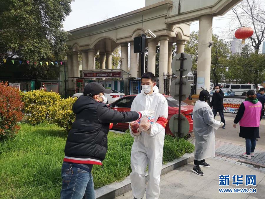 （習(xí)近平致敬的戰(zhàn)“疫”英雄·下沉干部篇·圖文互動）（3）他們，挺身而出守防線